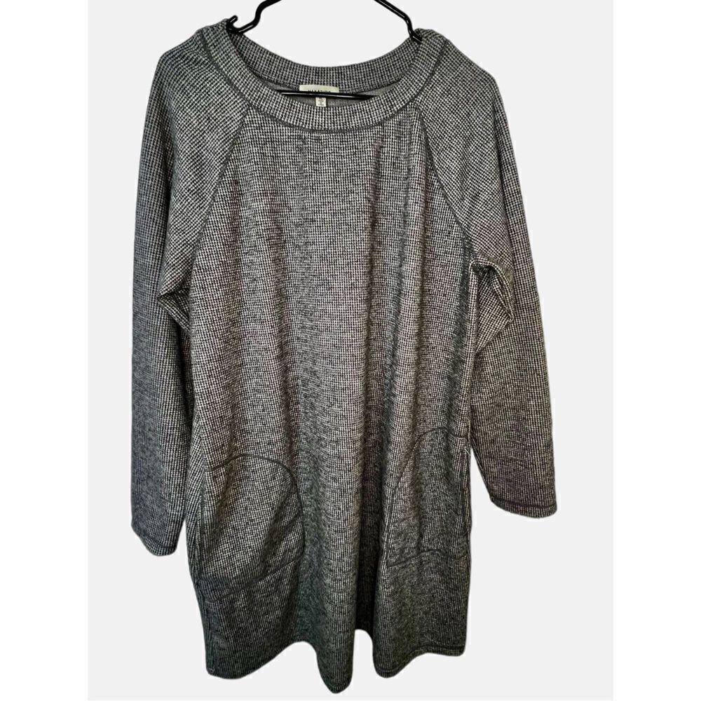 Max Studio Long Sleeve Black and White Sweater Dress